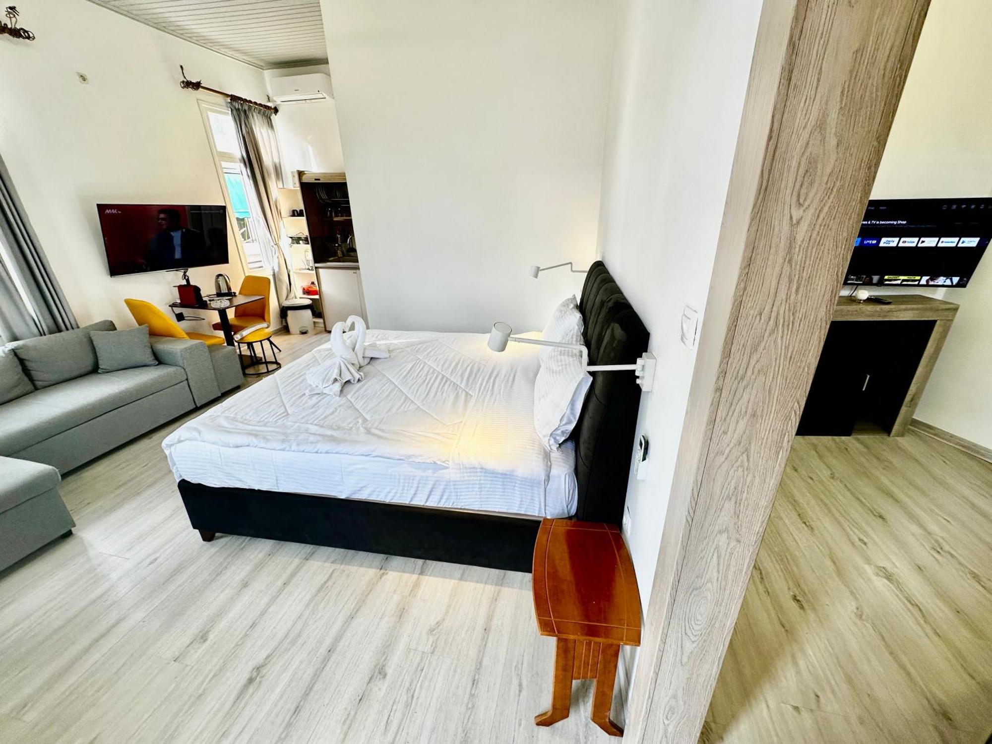 Travelers Luxury Suites, Studios & Apartments Corfu  Exterior photo